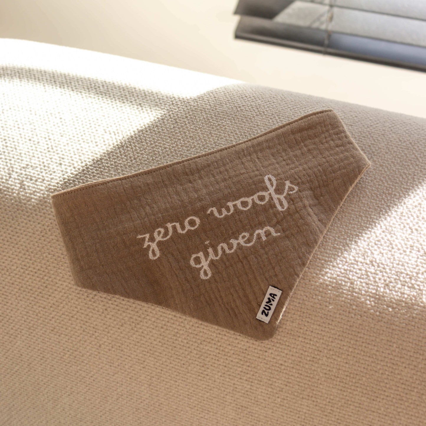 Hondenbandana zero woofs given