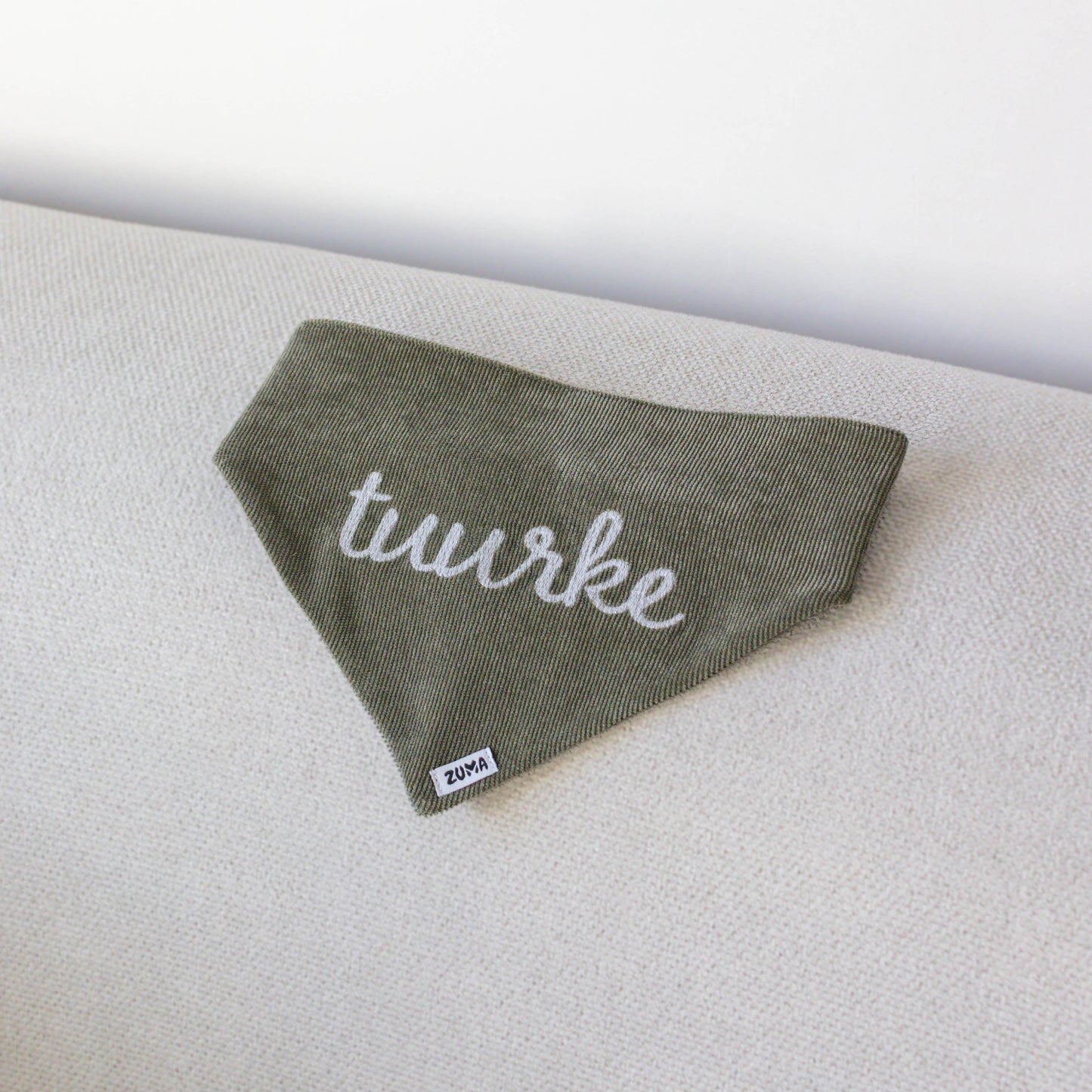 Hondenbandana Army gepersonaliseerd