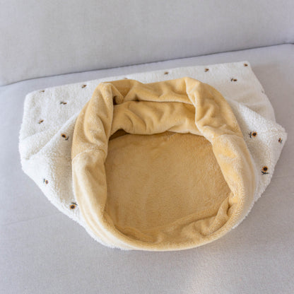Hondenslaapzak Honey Bee met bloemenprint en gele fleece voering — Zuma Dogwear
