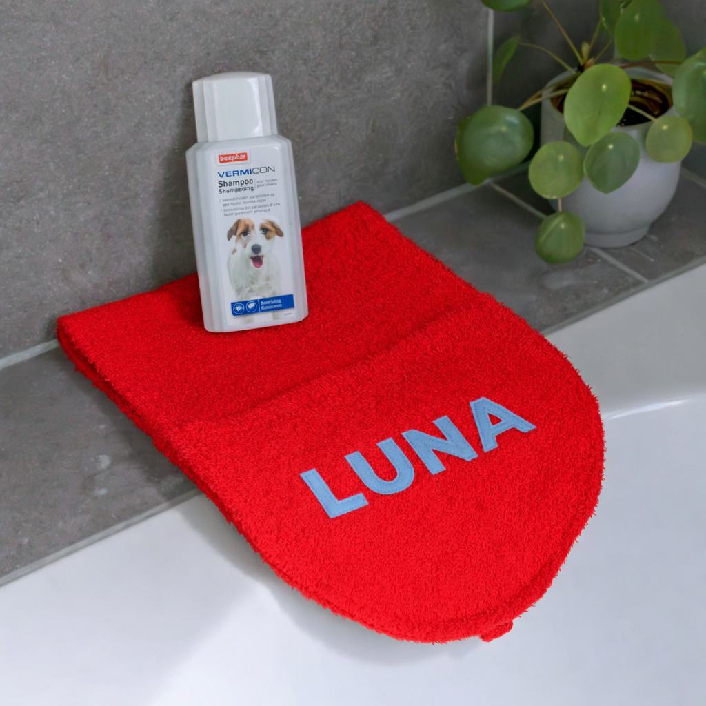 Hondenhanddoek gepersonaliseerd rood