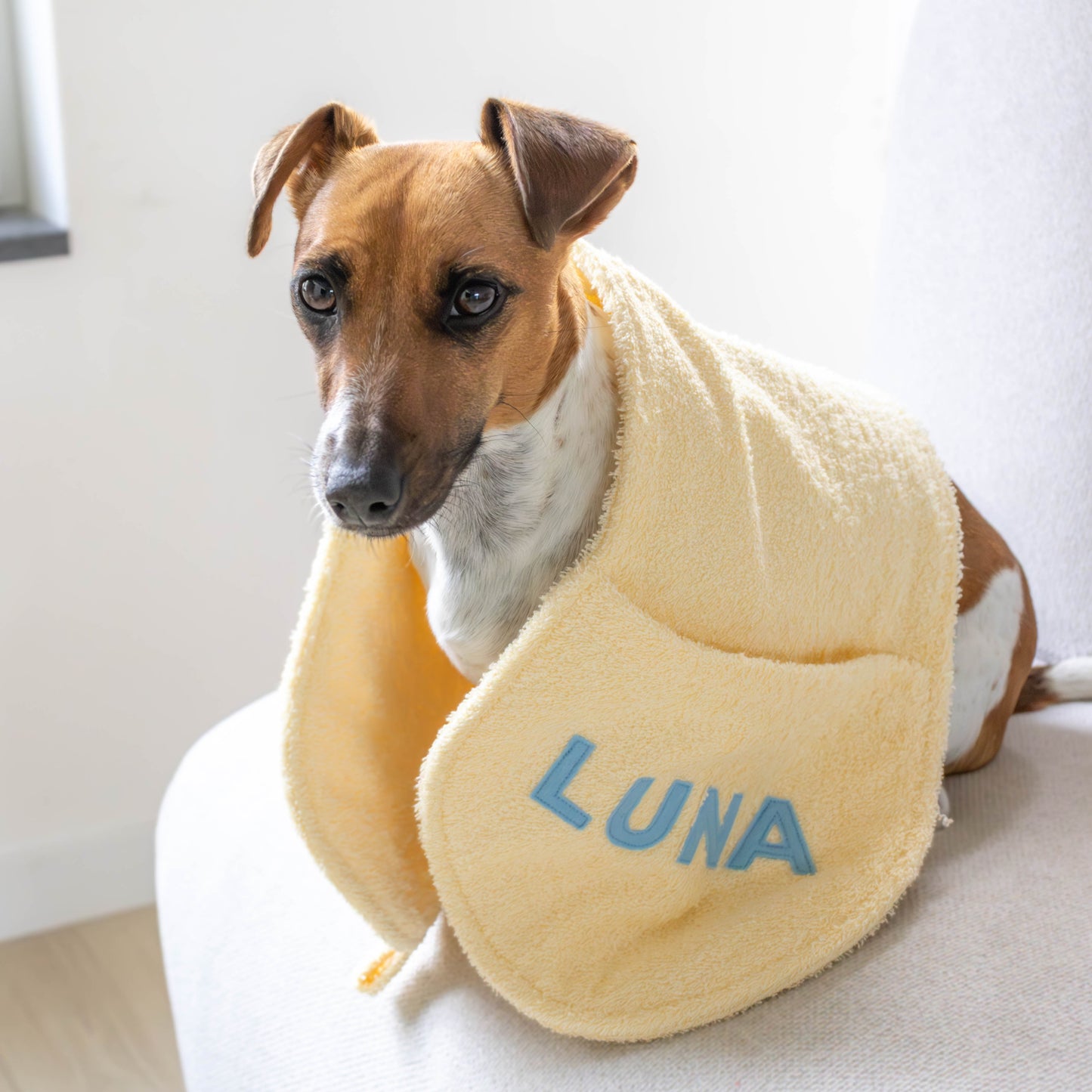 Hondenhanddoek gepersonaliseerd pastel geel